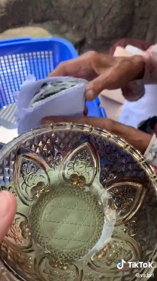 nenek penjual piring ditipu