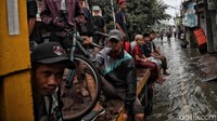 Selain BMKG, peringatan dini hujan yang berpotensi banjir juga disampaikan Lapan dan BPBD DKI Jakarta.
