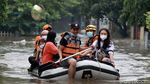 Penampakan Banjir Rendam Jatibening Permai Bekasi di Hari Kedua