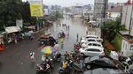 Penampakan Banjir Rendam Jatibening Permai Bekasi di Hari Kedua