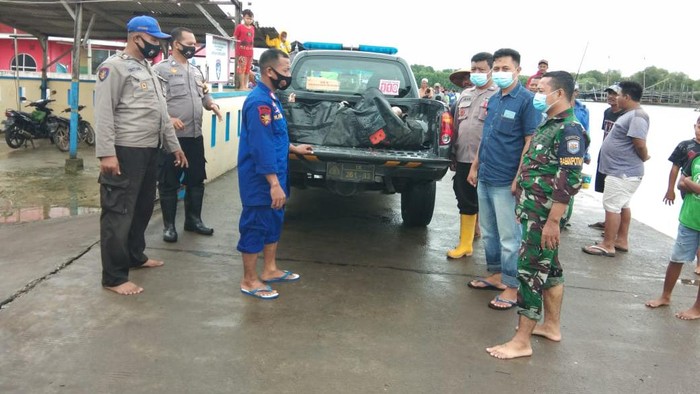 Penemuan mayat di Pantai Morodemak, Demak, Sabtu (20/2/2021).