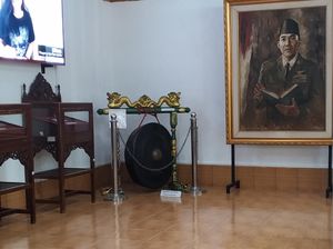 Cerita Hozein Dapat Dua Pusaka Bung Karno yang Dihibahkan ke Perpusnas Blitar
