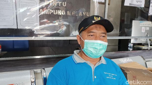 Posko pengungsia banjir di Kampung Melayu