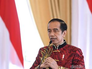 Berpakaian Changshan Warna Merah, Jokowi Hadiri Perayaan Imlek Nasional