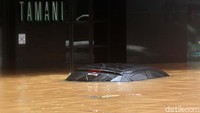 Banjir ini diperkirakan muncul sejak dini hari tadi. Pasalnya, hujan lebat terus mengguyur tak henti sejak semalam, Jumat (19/2).