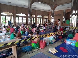 Banjir di Cipinang Melayu Jaktim, Pengungsi Butuh Diaper hingga Masker