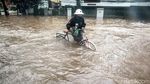 Sepeda Menembus Banjir