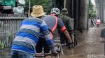 Sepeda Menembus Banjir