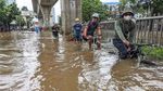 Sepeda Menembus Banjir