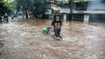 Sepeda Menembus Banjir