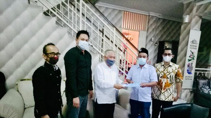 Tim Advokasi MHH saat bertandang ke rumah Din Syamsuddin untuk memberikan bantuan hukum terkait tuduhan radikalisme.