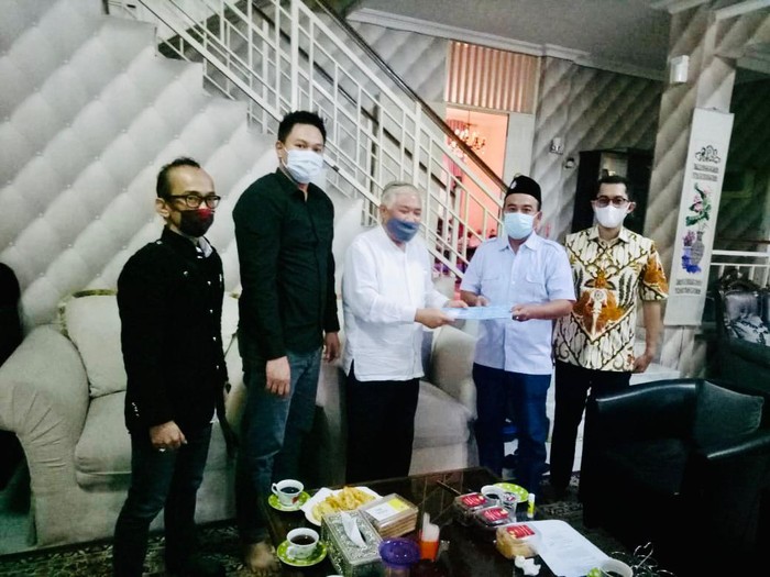 Tim Advokasi MHH saat bertandang ke rumah Din Syamsuddin untuk memberikan bantuan hukum terkait tuduhan radikalisme.