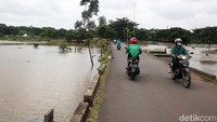 TPU itu disebabkan oleh meluapnya Kali Pesanggrahan.
