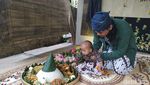 Foto: Tradisi Tedak Siten yang Sarat Makna