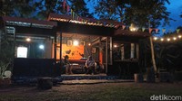 Untuk menikmati tempat ini, traveler tidak akan dipungut bayaran, tetapi untuk sewa gazebo itu hanya Rp 50.000/hari, sedang tenda Rp 35.000/hari. Sangat terjangkau kan? (Muhammad Riyas/detikTravel)