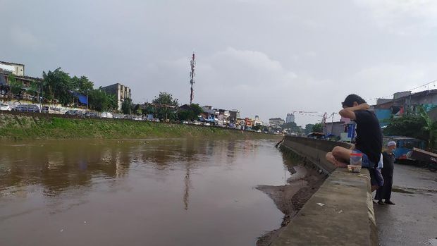Jl Inspeksi Kampung Pulo, Jaktim, tidak banjir pagi ini, MInggu (21/2/2021).