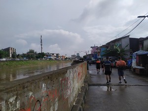 Jl Inspeksi Kampung Pulo Jaktim Bebas Banjir Pagi Ini, Warga Bisa Olahraga