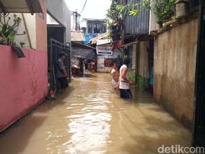 Suara Warga Jatipadang Jaksel ke Pemprov: Masa Tiap Hujan Banjir Terus