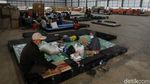 Banjir Surut, Para Lansia Masih Bertahan di Pengungsian