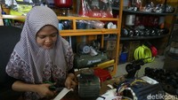 Pasalnya, banyak mesin pompa air yang rusak akibat terendam banjir.