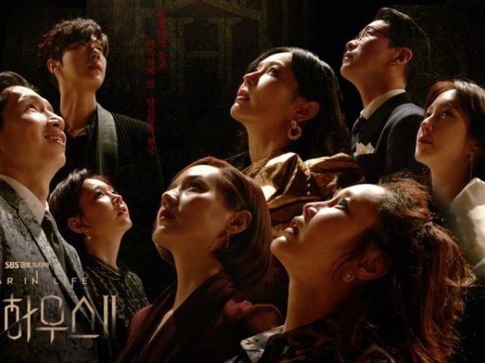 Drama Korea The Penthouse Season 2 menayangkan episode pertamanya, Jumat (19/2/2021) kemarin. Penayangan perdananya raih rating tinggi di Korea, namun masih menyisakan tanda tanya bagi penggemar. Apakah Lee Ji Ah kembali di drama Korea The Penthouse Season 2?
