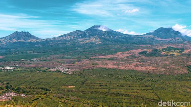 Kawah Ijen maupun Kawah Wurung di Bondowoso, keindahannya tak ada yang meragukan. Tapi, taukah Anda jika dua kawasan itu merupakan sisa letusan Gunung Ijen Purba sekitar 300 ribu tahun lalu?
