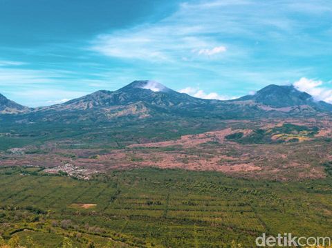 Kawah Ijen maupun Kawah Wurung di Bondowoso, keindahannya tak ada yang meragukan. Tapi, taukah Anda jika dua kawasan itu merupakan sisa letusan Gunung Ijen Purba sekitar 300 ribu tahun lalu?