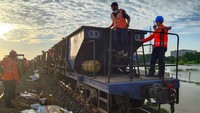 Terdapat 41 perjalanan kereta api keberangkatan 21 Februari yang perjalanannya dibatalkan akibat terhalang banjir di petak jalan Kedunggedeh-Lemahabang.