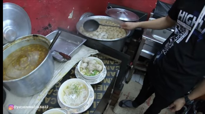 Jualan Bakso di Arab, Kedai Ini Setiap Hari Diserbu Wanita Bercadar