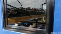 Kini dengan adanya tanggul membuat warga bisa mengecek apabila aliran Kali Ciliwung mulai naik.