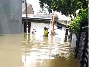 Cerita Warga Cipondoh Rumahnya Kebanjiran: Lemari Roboh