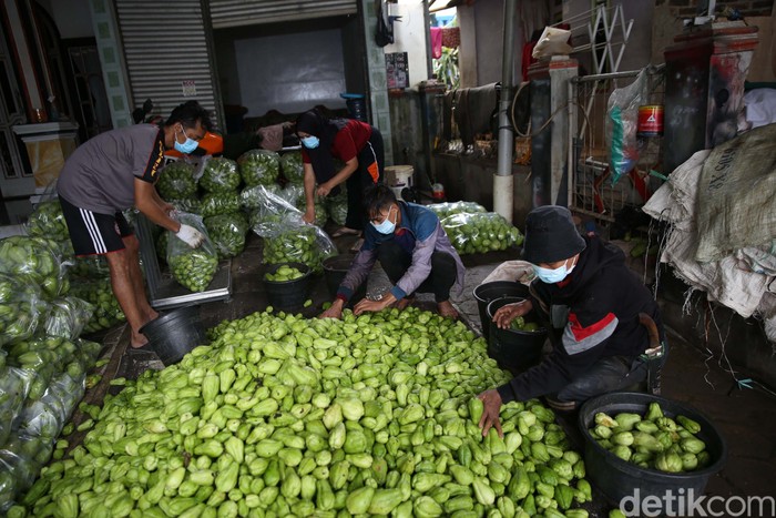 Labu siam atau labu acar kini banyak ditanam oleh petani di Desa Cukanggenteng, Kecamatan Pasir Jambu, kabupaten Bandung, Jawa Barat. Hal itu karena harga labu siam sedang tinggi.