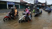 Ketinggian air paling dalam diperkirakan setinggi 20 cm.