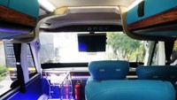 Sementara untuk penumpang kabin atas, aksesnya melalui pintu depan, di mana di situ terletak tangga. Foto: Laksana