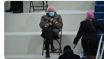 Ada juga meme Bernie Sanders, cocok juga dipakai. Fans Liverpool harus bersabar menunggu sampai tim kesayangan mereka bisa menang lagi. Foto: Twitter