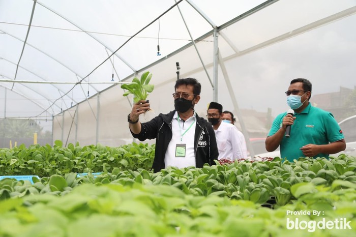 Menteri Pertanian Syahrul Yasin Limpo menyambut baik dan mengapresiasi Green House yang dikelola Pondok Pesantren Al-Ghazali, Bogor.