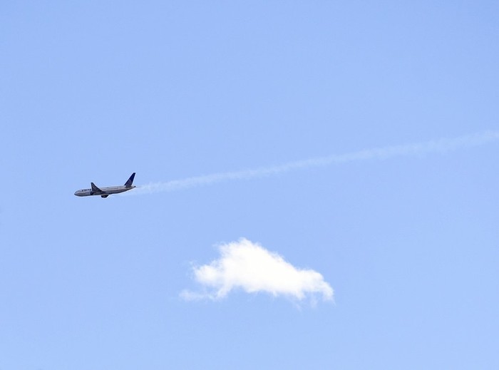Mesin United Airlines Terbakar Mesin United Airlines Terbakar