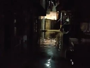 Minggu Malam, Banjir di Kebon Pala Masih Setengah Meter Lebih!