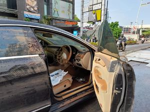 Mobil Kena Banjir? Jangan Langsung Dinyalakan! Lakukan Ini biar Aman