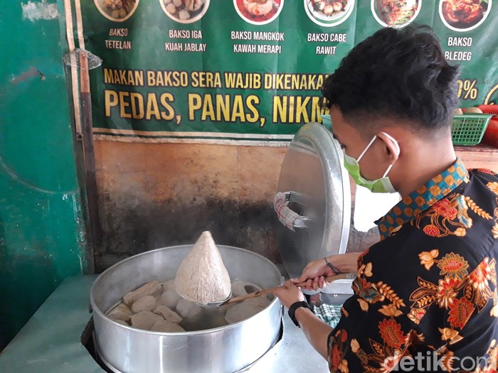 Pedasnya Nampol! Bakso Tumpeng Merapi dari Boyolali