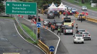 Pemerintah Kota Bogor memperpanjang kebijakan ganjil genap untuk kendaraan roda dua dan roda empat pada setiap hari Sabtu dan Minggu dengan pembatasan waktu mulai pukul 09.00 hingga 18.00 WIB karena kebijakan tersebut dianggap telah berhasil menurunkan jumlah kasus positif COVID-19 di Kota Bogor.