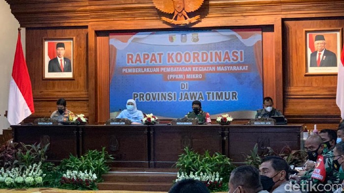 Menteri Koordinator Bidang Perekonomian, Airlangga Hartarto mengatakan pemerintah resmi memperpanjang PPKM Mikro hingga 8 Maret 2021. Lalu bagaimana kondisi Jawa Timur selama 13 hari PPKM Mikro?