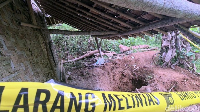 Penampakan lubang sptic tank tempattulang belulang Kasinem ditemukan