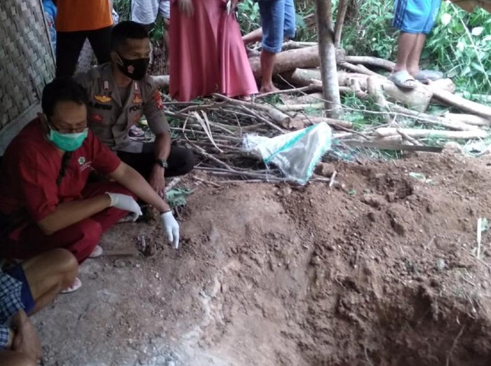 Penampakan septic tank ditemukannya tulang belulang lansia di Sukabumi