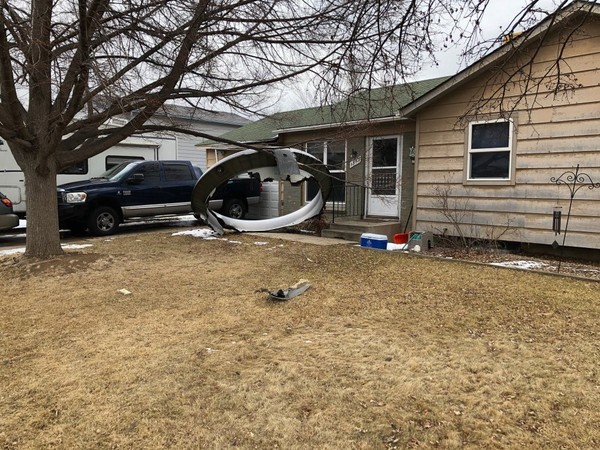 Diungkapkan Administrasi Penerbangan Federal (FAA), pesawat itu telah mendarat di Bandara Internasional Denver, Amerika Serikat pada Sabtu (20/2/2021) waktu setempat. (Foto: Broomfield Police Department via AP) Diungkapkan Administrasi Penerbangan Federal (FAA), pesawat itu telah mendarat di Bandara Internasional Denver, Amerika Serikat pada Sabtu (20/2/2021) waktu setempat. (Foto: Broomfield Police Department via AP)