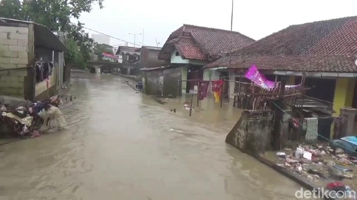Ratusan warga Subang kembali mengungsi akibat banjir