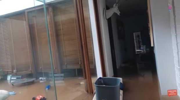 Rumah Irish Bella dan Ammar Zoni Kebanjiran