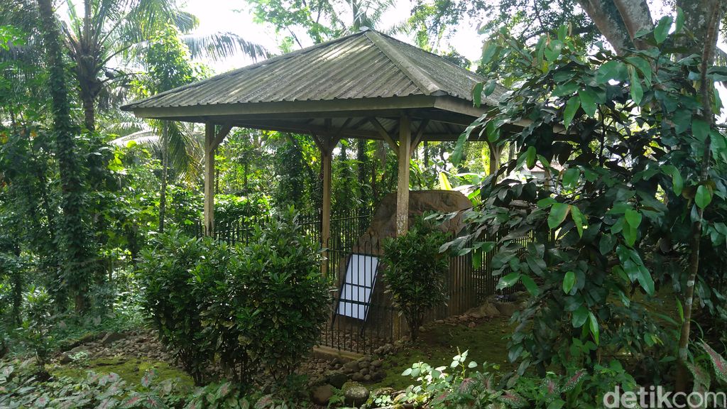 Situs Batu Tulis Cipaku, Purbalingga.