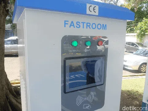 Stasiun Pengisian Kendaraan Listrik Umum (SPKLU) di kantor PLN UP3 Bandung.