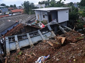 Hujan Deras, Longsor Terjang Rumah Warga Polman hingga Rusak